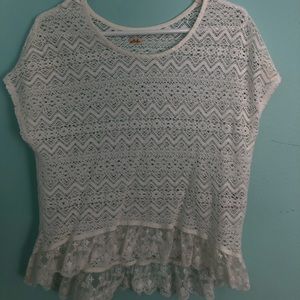 Short sleeve flowy white shirt